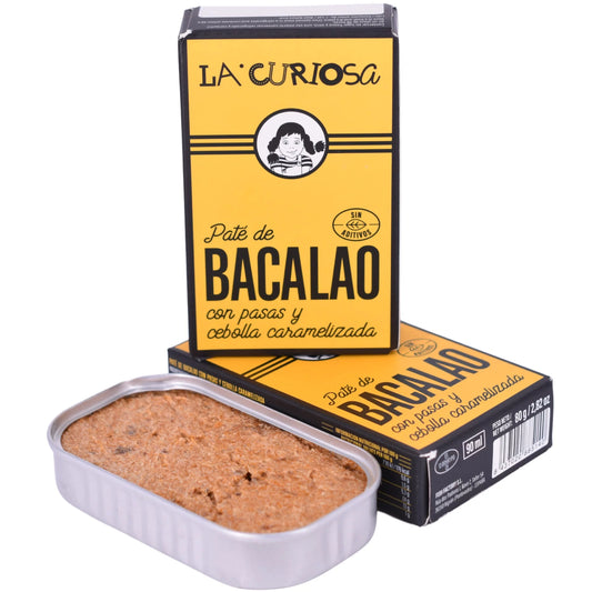 Ideal para acompañar tostadas, crackers o como relleno en tus platos favoritos, el paté de bacalao con pasas y cebolla caramelizada es versátil y delicioso.