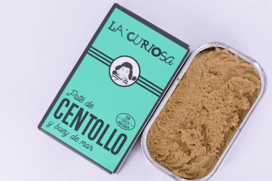 Elaborado de manera artesanal, sin gluten ni aditivos, nuestro paté de centollo y buey de mar ofrece un sabor auténtico y saludable.