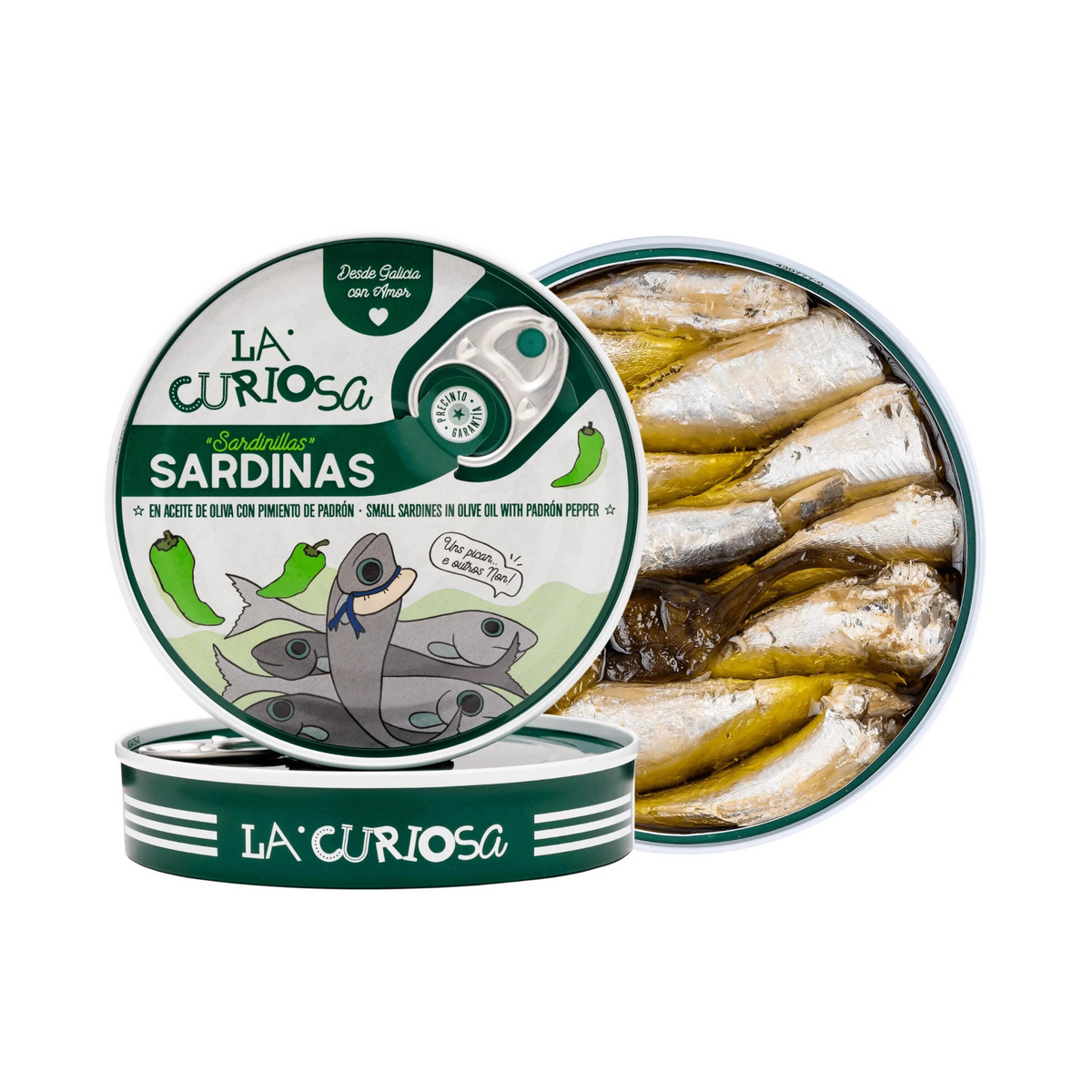 Envase circular de sardinillas en aceite de oliva con pimientos de Padrón de La Curiosa junto a la lata abierta sobre fondo de estudio, mostrando la ilustración del diseño y la calidad del producto.