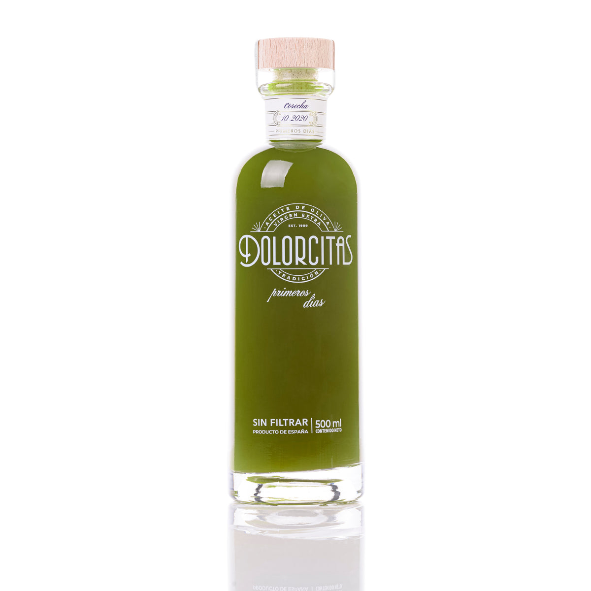 Botella de cristal de aceite de oliva virgen extra sin filtrar Dolorcita sobre fondo blanco de estudio, mostrando el tono verde intenso del aceite, tipografía descriptiva en color blanco y tapón de madera en D'12 Gourmet