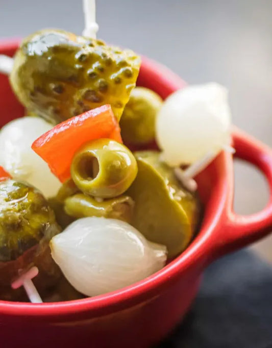 bol con banderillas picantes delicias de agrucapers las mejores producto murciano crujientes y picantes ideal para aperitivo y veganos