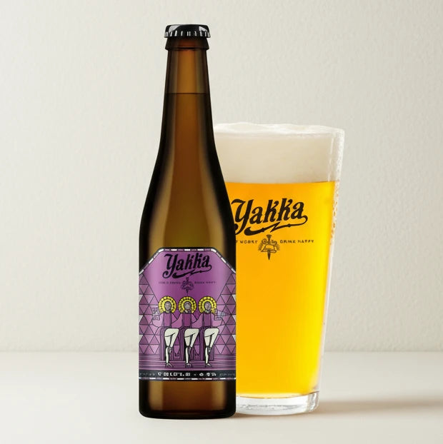 Cerveza artesana Triple Sin Gluten de Murcia, rubia, intensa y elaborada con tres cereales y tres flores, ofreciendo una experiencia única y monacal.