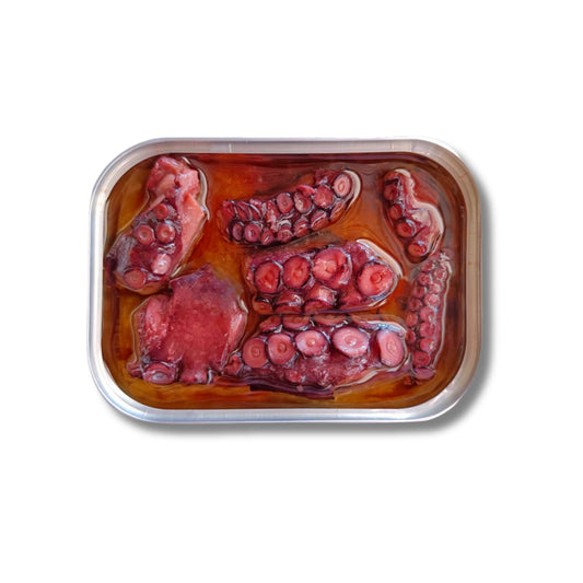 Lata abierta de pulpo seco donde se aprecia el interior compuesto por las patas del pulpo