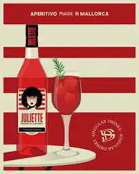 Botella de Juliette, aperitivo mallorquín artesanal de color rojo intenso, elaborado con 15 botánicos naturales y naranjas de la isla. Producto de Singular Drinks.