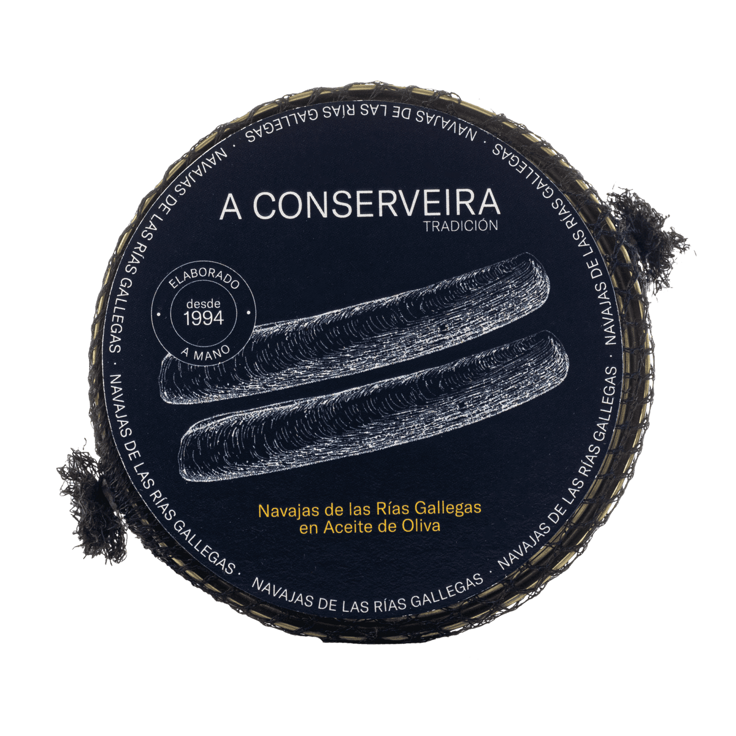 Lata de conserva de Navajas de las Rías Gallegas en Aceite de Oliva. Envase circular con rejilla de pesca y pegatina azul con letra y dibujo de las navajas en blanco.