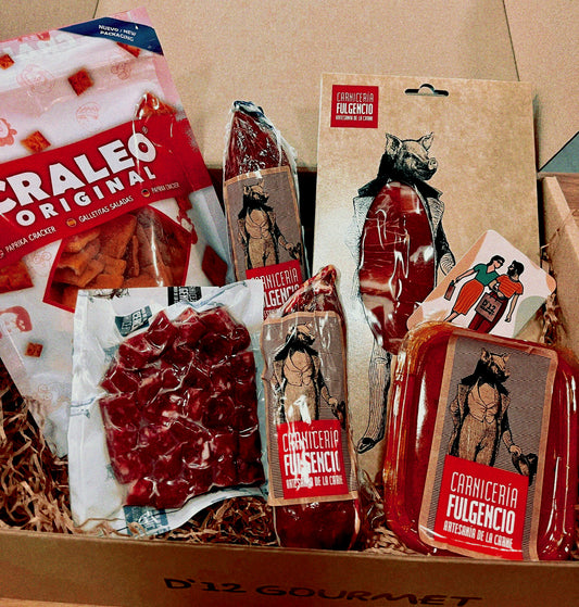 Lote gourmet de embutidos de Chato Murciano con galletas Craleo y caja regalo