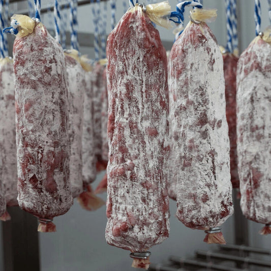 tripas colgados de salchichón de tripas enteras de chato murciano producto jugoso y tierno tipico de la región de murcia