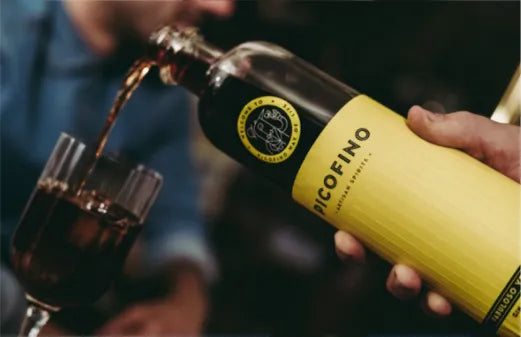 Vermouth realizado de forma artesanal. Vermouth rojo de gin fusión, realizado en Asturias para regalar con su estuche o disfrutar en los mejores aperitivos con d'12 gourmet.