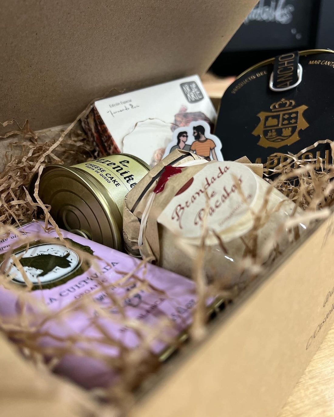 Cajas personalizadas con productos gourmet para regalar