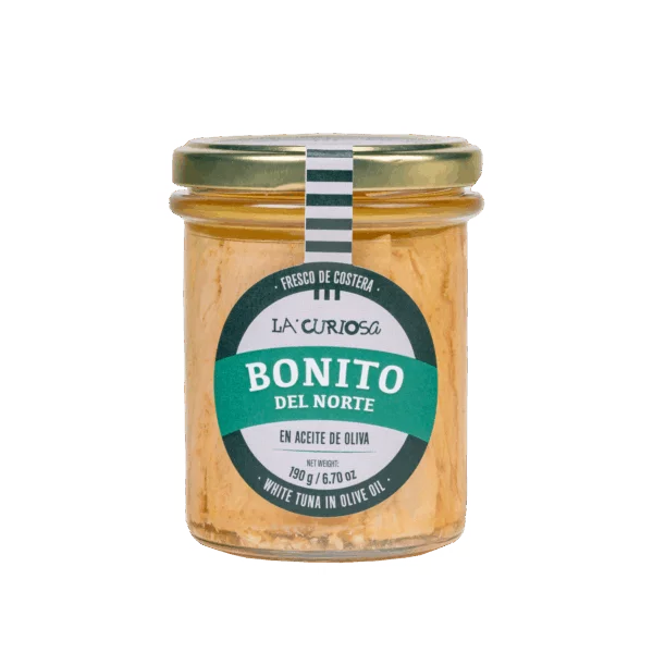 Bote de cristal con bonito del norte en aceite de oliva de la marca La Curiosa. Etiqueta en verde y blanco.