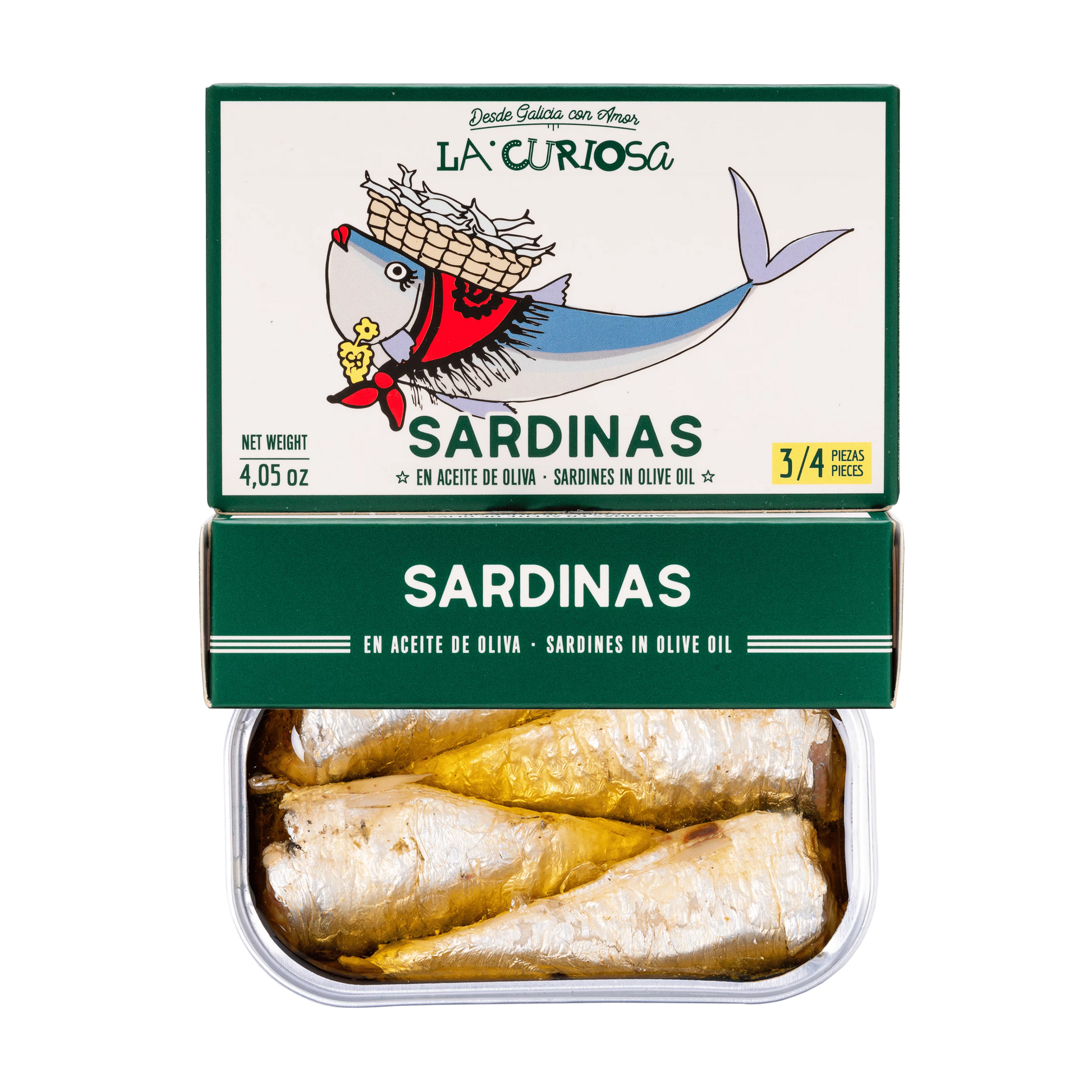 Lata de conserva de sardinas en aceite de oliva 3/4 unidades. En una de las latas vemos el frontal del diseño, una sardina dibujada de estilo moderno, en otra vemos el lateral y por último la lata abierta para ver el interior, como están las sardinas colocadas a mano y su gran calidad.