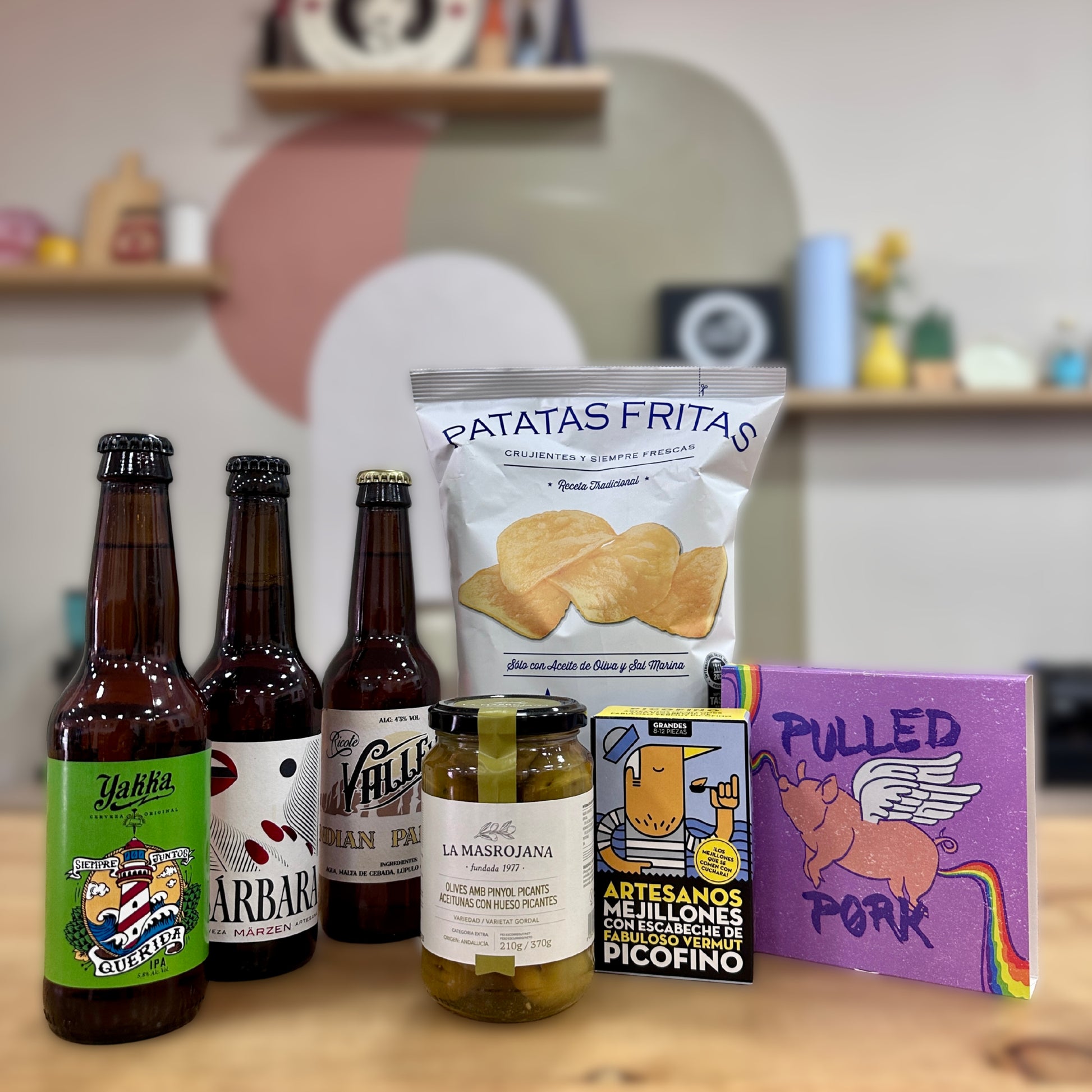 Pack Cervecero Vol. I – La Fiesta de la Espuma: 3 cervezas artesanas (lager, IPA y trigo) con picoteo gourmet para montar tu propio Oktoberfest