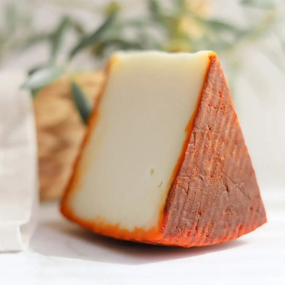 Cua de queso Cerrón, queso con corteza de pimentón eco.