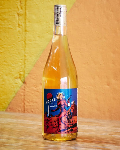 Vino rocket Wine es el vino creado entre la fusión de cervezas Yakka y Bizarria, creando un vino que se mezcla con lo tradicional y lo más moderno ahora en D'12 Gourmet.