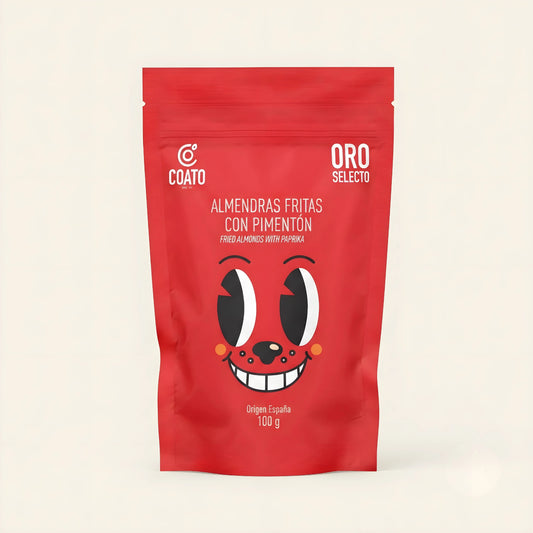 Almendras fritas con pimentón en envase moderno de color rojo y en el centro simula una cara de un perrito.