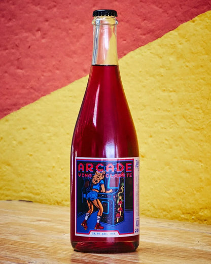 Vino clarete espumoso surge de la unión de cervezas Yakka y Bizarría wines. Realizado de forma ancestral pero con una estética que no deja indiferente a nadie. Producto de Murcia en D'12 Gourmet.