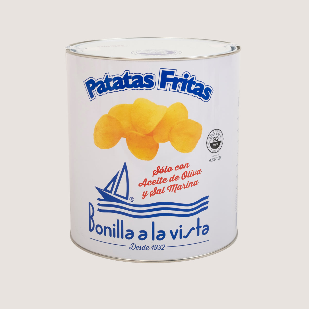 Lata de patatas Bonilla artesanas sobre fondo del mismo color de la lata