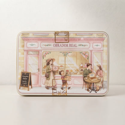 Vista frontal de la lata surtida de 200 g de pastas de mantequilla, con un acogedor diseño en acuarela que rinde homenaje a las confiterías artesanales de toda la vida. Disponible en D'12 Gourmet.