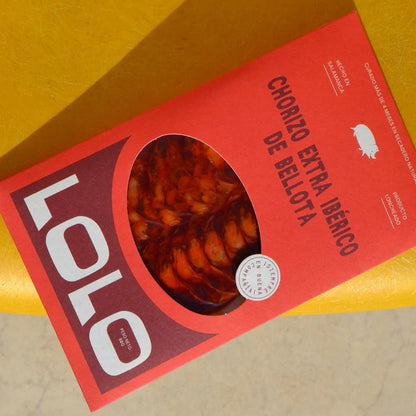 Sobre con chorizo extra ibérico de bellota loncheado.
