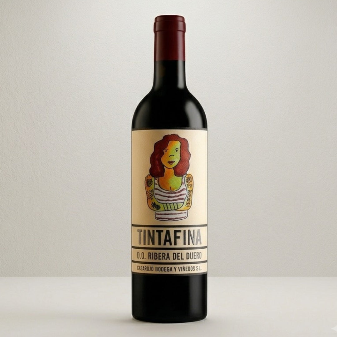 Botella de vino tinto Tintafina de Casa Rojo sobre fondo blanco con etiqueta ilustrada de una mujer tatuada y el nombre del vino en tipografía negra, elaborado bajo la D.O. Ribera del Duero.