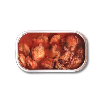 Lata abierta de zamburiñas en salsa de vieira apreciando el interior